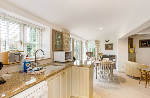 Chipping Campden Cottage | Cornerstone Cottage - a cotswold cottage that sleeps 2 guests in 1 bedroom