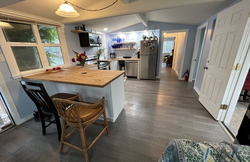 Oak Harbor House | Cornet Bay home at Deception Pass State Park, 100 ft to beach, huge yard pets ok