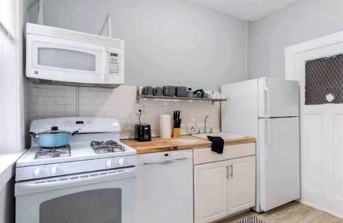 Detroit Apartment | Corp & Medical Stays/Monthly Discounts Available