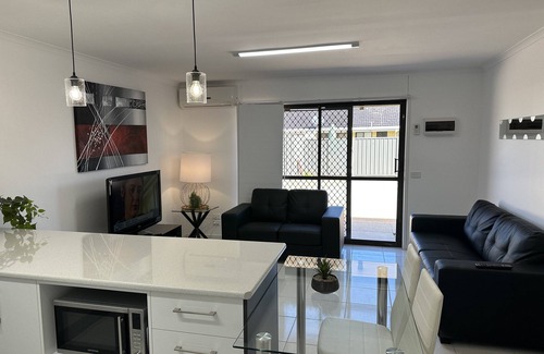 Mildura Apartment | Corporate & family friendly, newly renovated, close to shops/eateries, free wifi