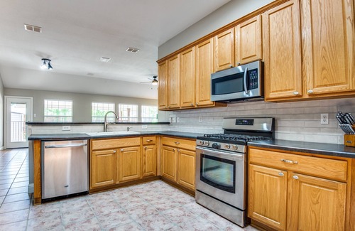 Frisco House | Corporate/Monthly Rental. Furnished. Frisco, 3/2 home with Pool and office.