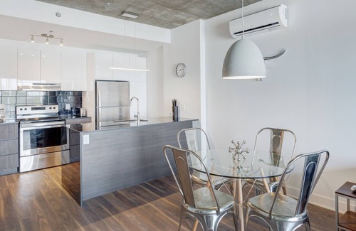 Brossard Apartment | Corporate Stays | Lumeo | Modern & spacious 1BR