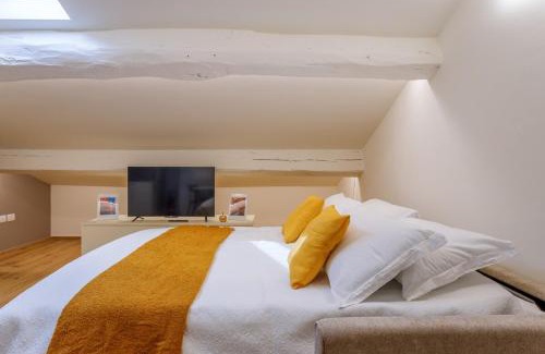 Old Town Apartment | Corso Adriano 13 - Via Emilia