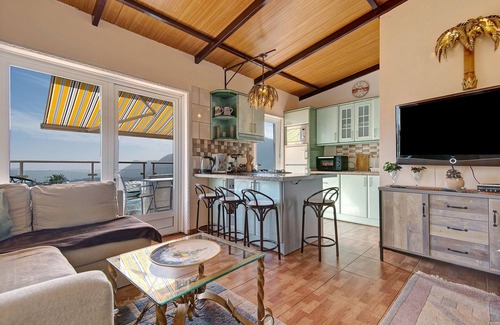 La Solana Villa | 'Cortez Apartment 3' with Sea View, Shared Pool and Wi-Fi