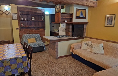 Montecarlo House | Corte Pincione Struttura nel verde della Toscana ad un passo dalle città d'Arte.