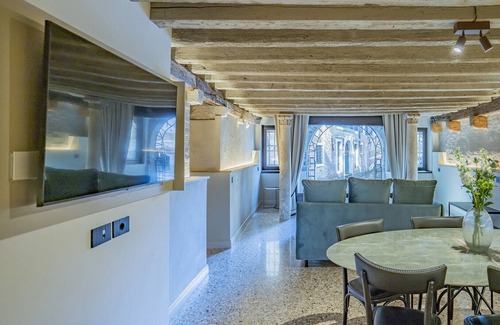 Castello Apartment | Corte Rubbi 1 A True Canal-side Experience