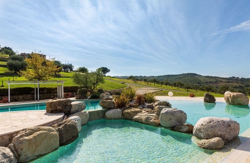 Arcidosso Apartment | Cortile, Fattoria la Pieve, Roccalbegna, Grosseto and Maremma