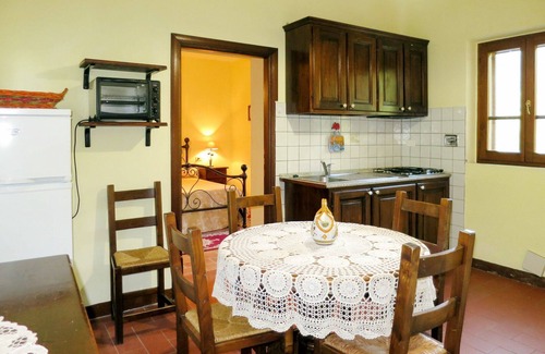 Monte Santa Maria Tiberina House | Cosy apartment in villa for 4 people with WIFI, pool, pets allowed and parking