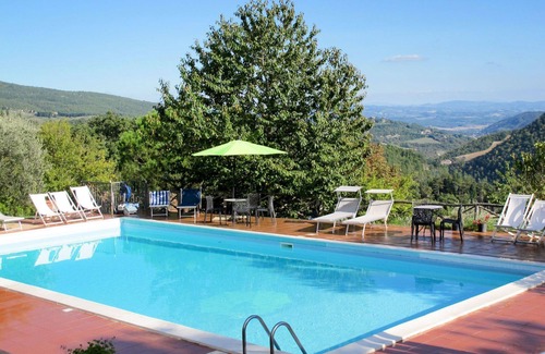 Monte Santa Maria Tiberina House | Cosy apartment in villa for 4 people with WIFI, pool, pets allowed and parking