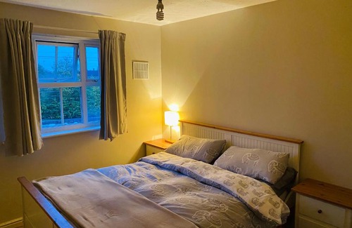 Loxford Apartment | Cosey 1-bedroom condo