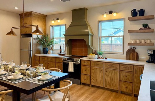 Port Isabel House | Cosmic Cactus: Designer Luxury Escape & Amenities