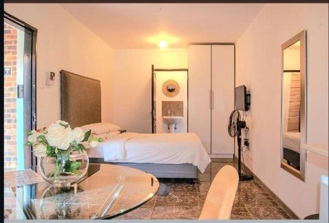 Greater Johannesburg Metropolitan Area House | Cosmo Sleepover