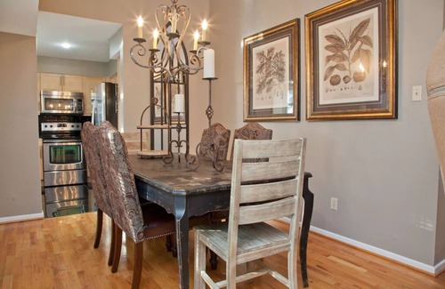 Waller Creek District Condo | Cosmopolitan Loft 4 Bedrooms