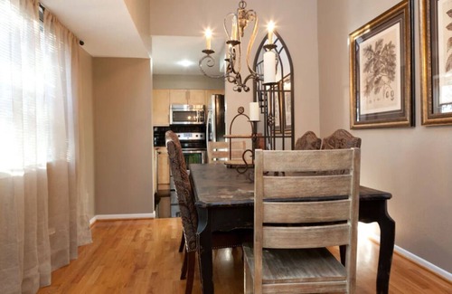 Waller Creek District Condo | Cosmopolitan Loft 4 Bedrooms