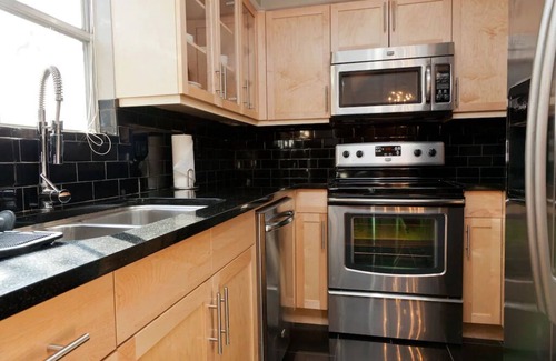 Waller Creek District Condo | Cosmopolitan Loft 4 Bedrooms