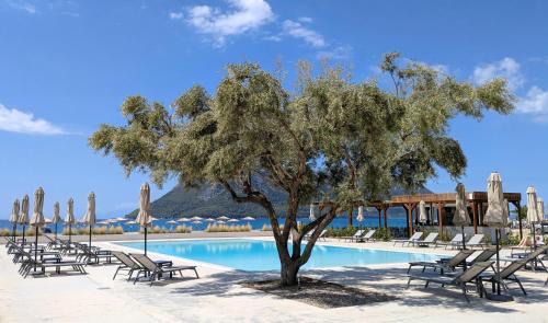 Xiromero Hotel | Costa Ionica · Mytikas Seaside Hotel