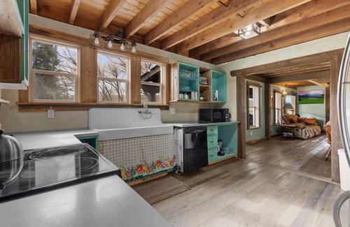 Eureka House | Costitch Lake Homestead – Extraordinary Views!