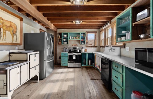 Eureka House | Costitch Lake Homestead – Extraordinary Views!