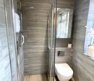 Cambridge Apartment | Cosy 1 bed Home Opposite Addenbrookes Hospital - Free Parking