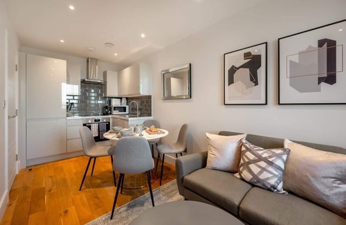 Eastleigh Apartment | Cosy 1 Bedroom Apartment in the Heart of Eastleigh