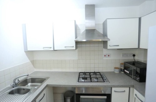 Canning Town Apartment | Cosy 1 Bedroom Apartment in Excel with Balcony