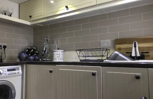 Castleton Cottage | Cosy 2 bed cottage in the heart of Castleton at the bottom of Cavedale walk and Peveril Castle.