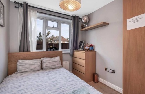 Plaistow South Apartment | Cosy 2 bed property near Excel Exhibition Centre