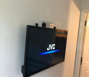 Pinkwell Apartment | Cosy 2 bedroom Apartment -Heathrow Airport