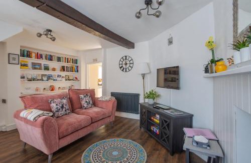 Malmesbury House | Cosy 2 bedroom Cotswold cottage