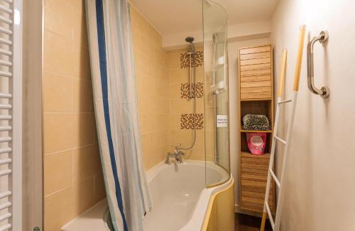 Malmesbury House | Cosy 2 bedroom Cotswold cottage