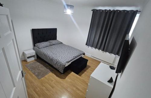 Burnt Oak Apartment | Cosy 2 bedroom flat