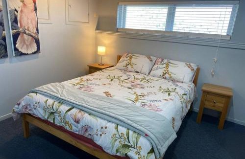 Howick Apartment | Cosy 2 bedroom unit in Howick close to bus and supermarket