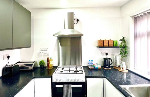Levenshulme House | Cosy 3 BDR House Near Manchester City Centre Free WiFi