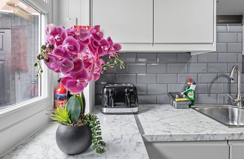 Warrington House | Cosy 3-Bed Home near Birchwood Business Park