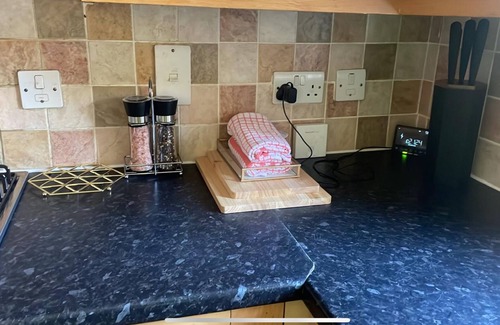 Singlewell House | Cosy 3-bedroom house in Gravesend-Kent with WiFi access