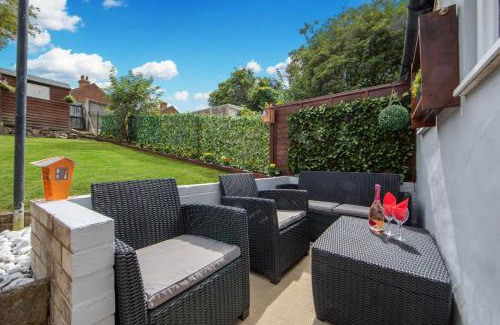 Canterbury House | Cosy 3 Bedroom House - Private & Central - Ultra WiFi