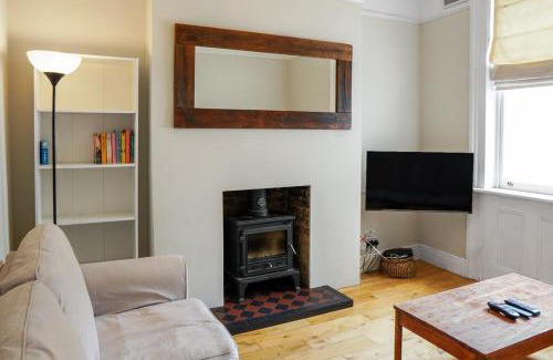Herne Hill Apartment | Cosy 3BR with Garden in Herne Hill, Zone 2