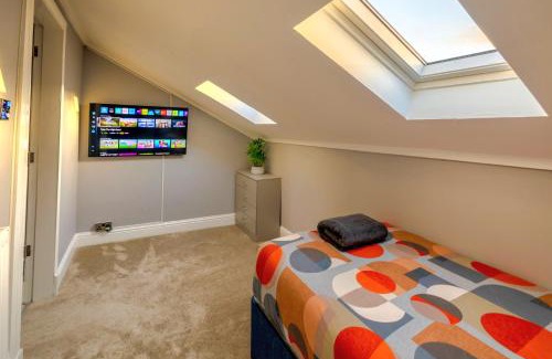 Govan House | Cosy 4 Bedroom Home In Glasgow City - Free Parking