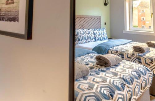 Govan House | Cosy 4 Bedroom Home In Glasgow City - Free Parking