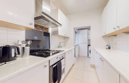 East Ham South House | Cosy 5 Bed 2 Bath Home | Near Central London