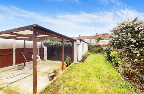 East Ham South House | Cosy 5 Bed 2 Bath Home | Near Central London