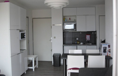 Port Rive Gauche Apartment | Cosy and clear apartment, sea view, swimming pool, 100m from the beach Grazel