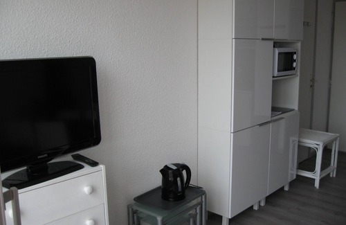 Port Rive Gauche Apartment | Cosy and clear apartment, sea view, swimming pool, 100m from the beach Grazel