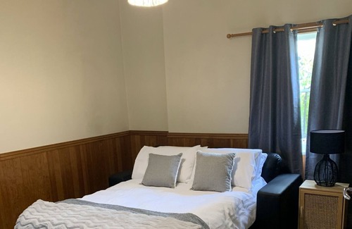 South Launceston Cottage | Cosy and comfortable, centrally located, character cottage