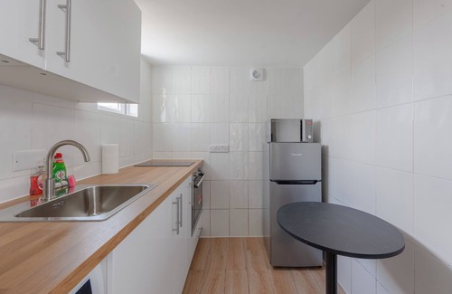 Custom House Apartment | Cosy and Convenient 1BD Home near ExCel London