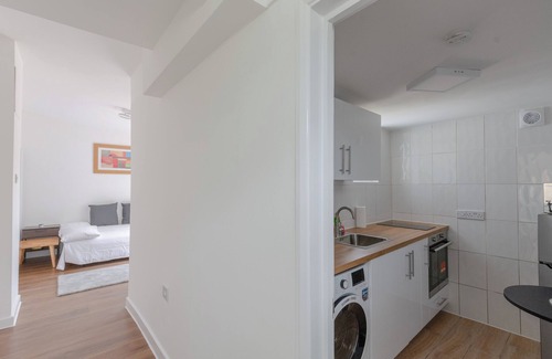 Custom House Apartment | Cosy and Convenient 1BD Home near ExCel London