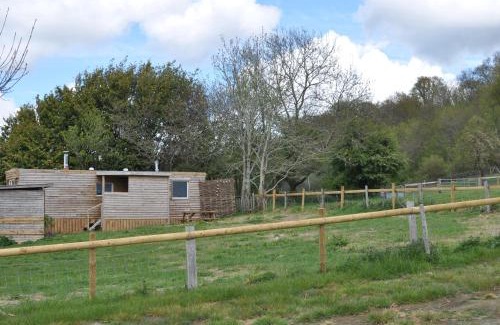 Shaftesbury House | Cosy and rural Lodge at Goldhill Glamping