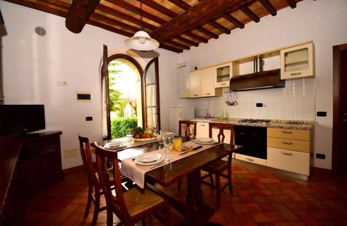 Ponte di Gabbiano Apartment | Cosy apartment for 3 people with WIFI, pool, A/C, TV and pets allowed, close to Siena