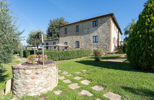 Ponte di Gabbiano Apartment | Cosy apartment for 3 people with WIFI, pool, A/C, TV and pets allowed, close to Siena
