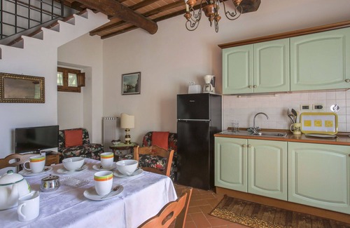 Castelfranco di Sopra Villa | Cosy apartment in villa for 3 guests with pool, WIFI, TV and patio